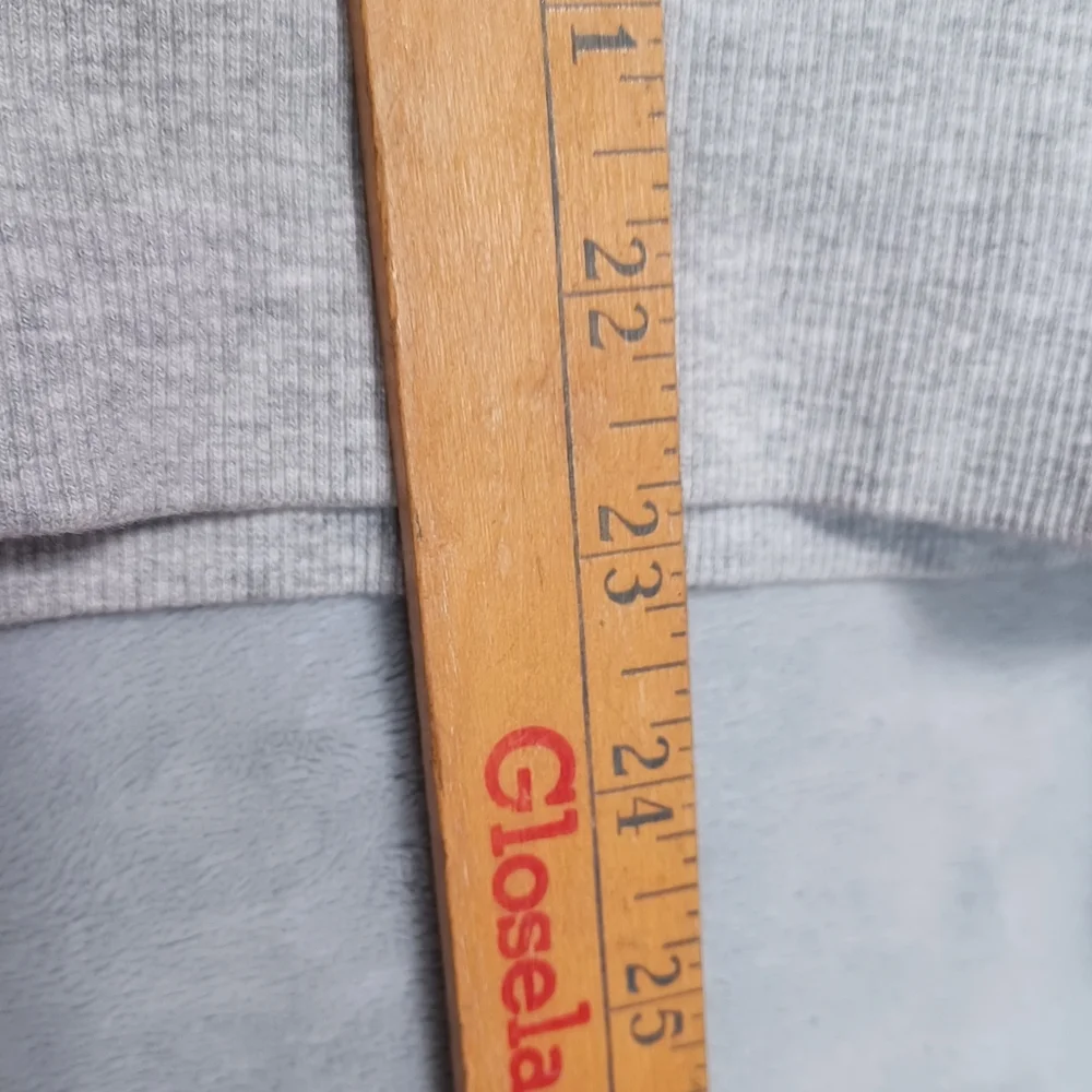 H&M Friends TV Show Logo Unisex Gray Sweatshirt Size Medium Cozy Cotton Blend - Picture 9 of 9